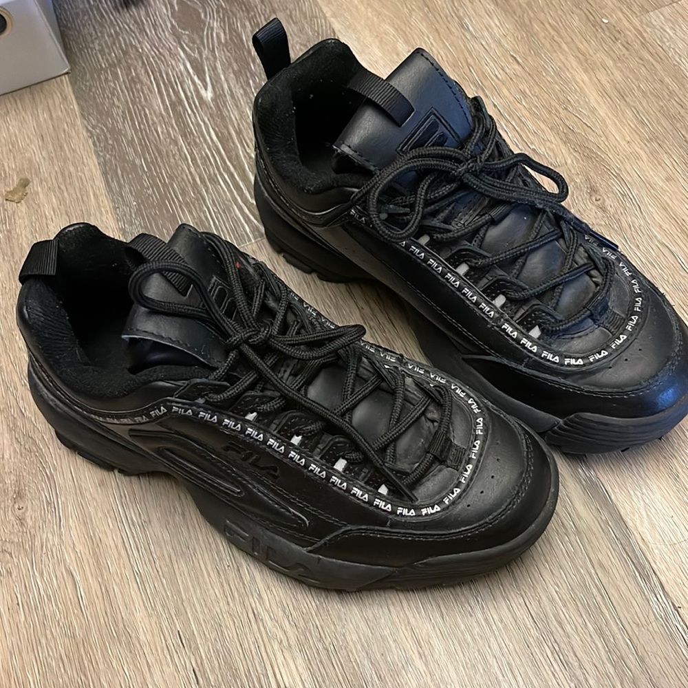 FILA BLACK SNEAKERS SIZE 8